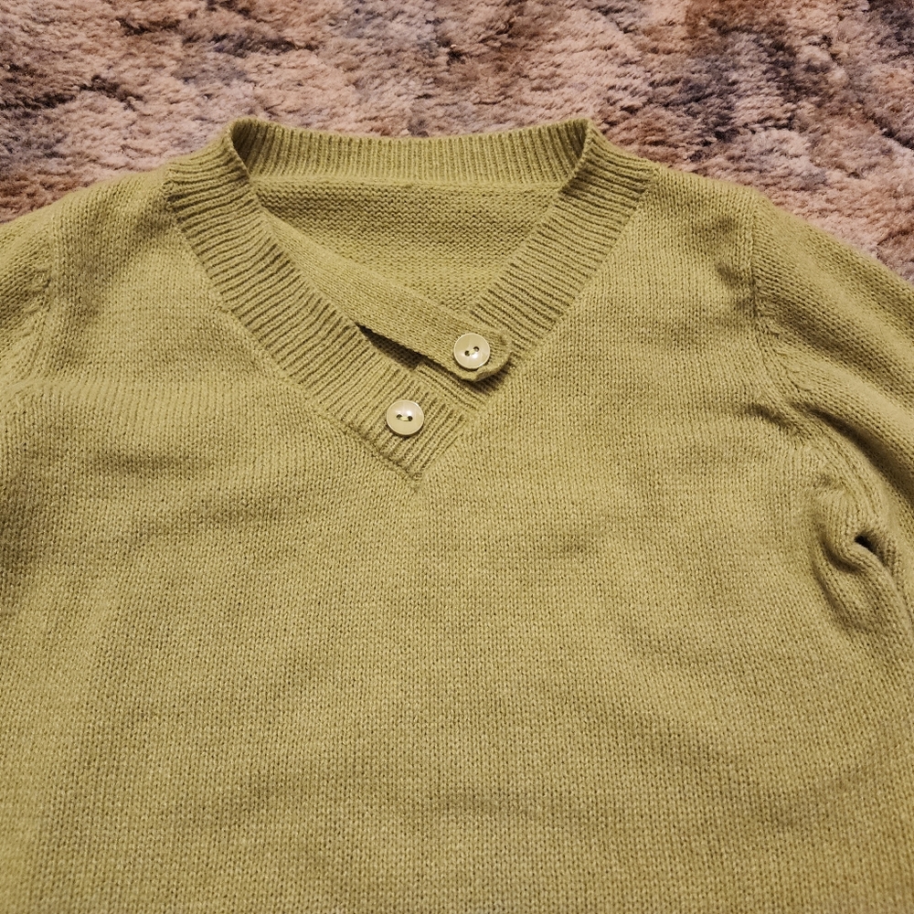 Green long sleeve top medium